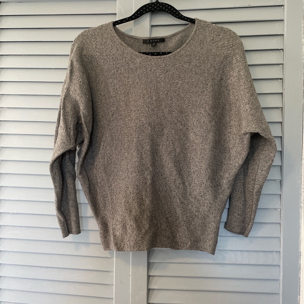 Cyrus, size S, gray sweater